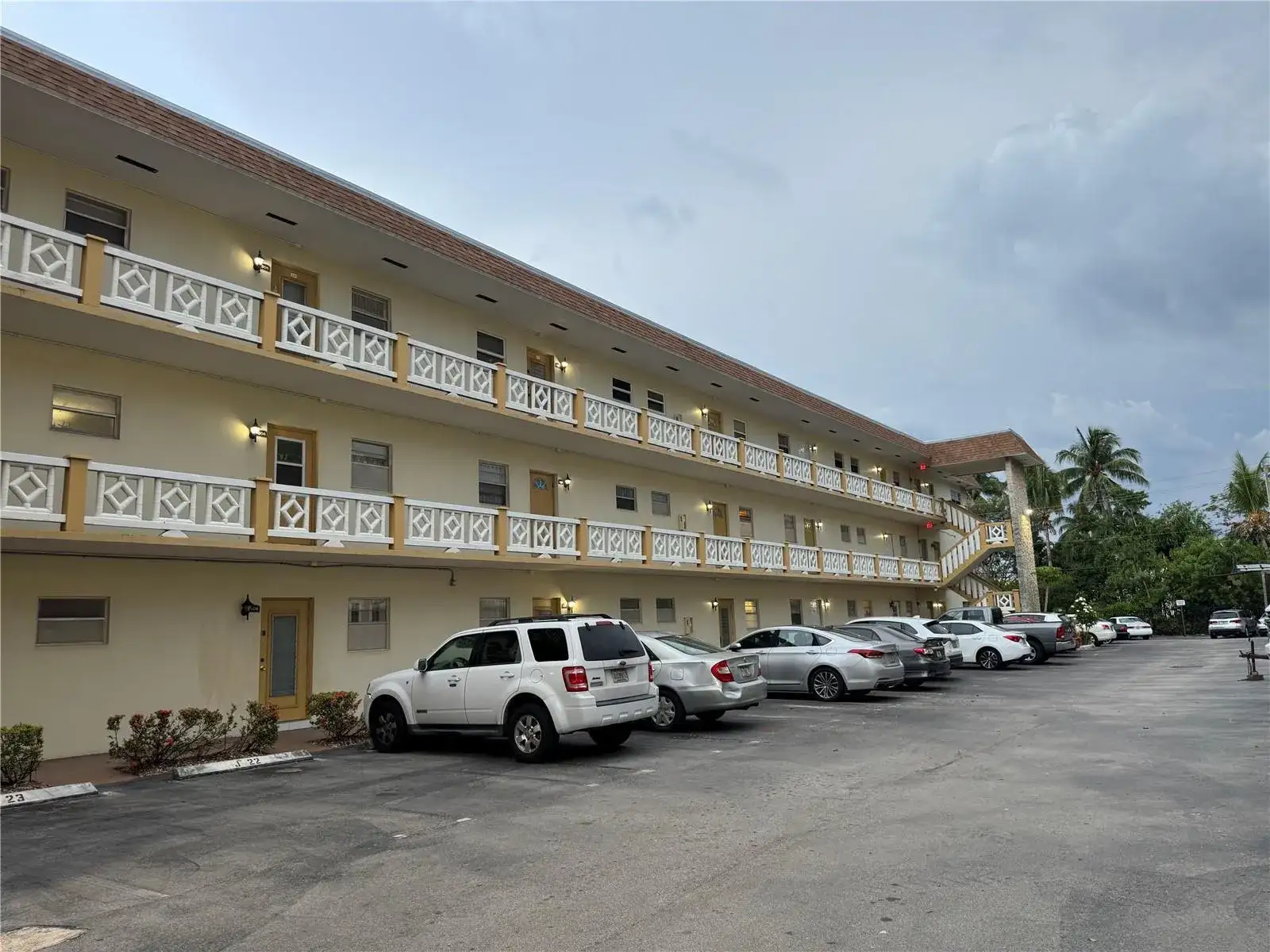 5111 W Oakland Park Boulevard # 307, Lauderdale Lakes FL 33313 photo 2