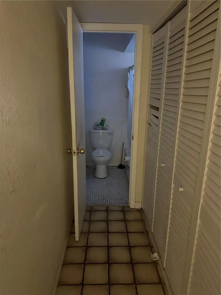 5111 W Oakland Park Boulevard # 307, Lauderdale Lakes FL 33313 photo 5