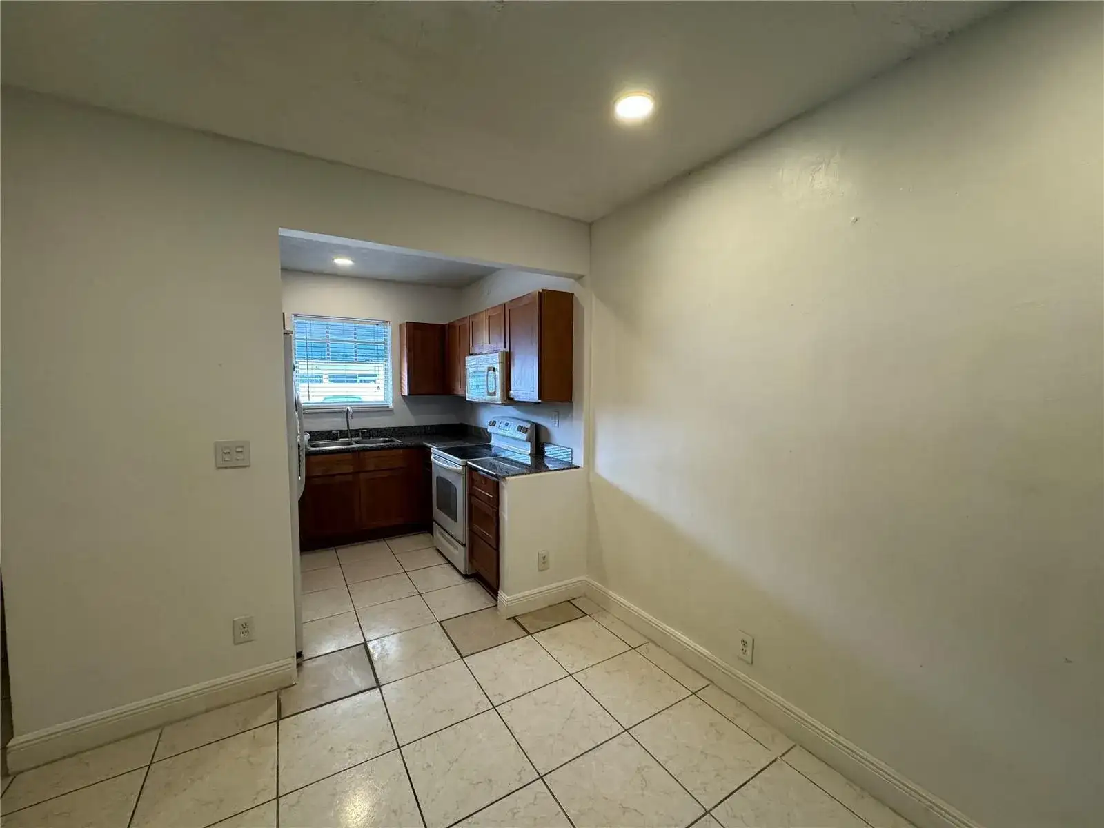 2452 Taylor Street # 204, Hollywood FL 33020 photo 2