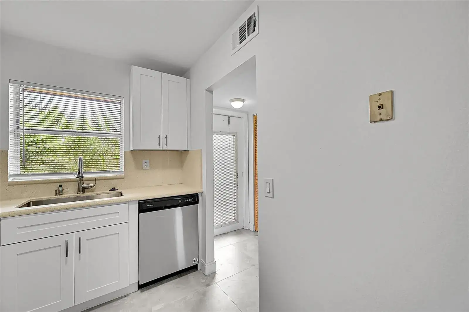 9761 Sunrise Lakes Boulevard # 301, Sunrise FL 33322 photo 2