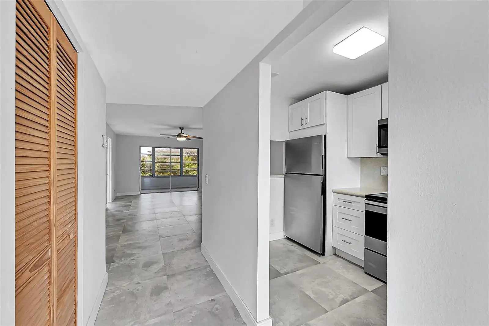 9761 Sunrise Lakes Boulevard # 301, Sunrise FL 33322 photo 3