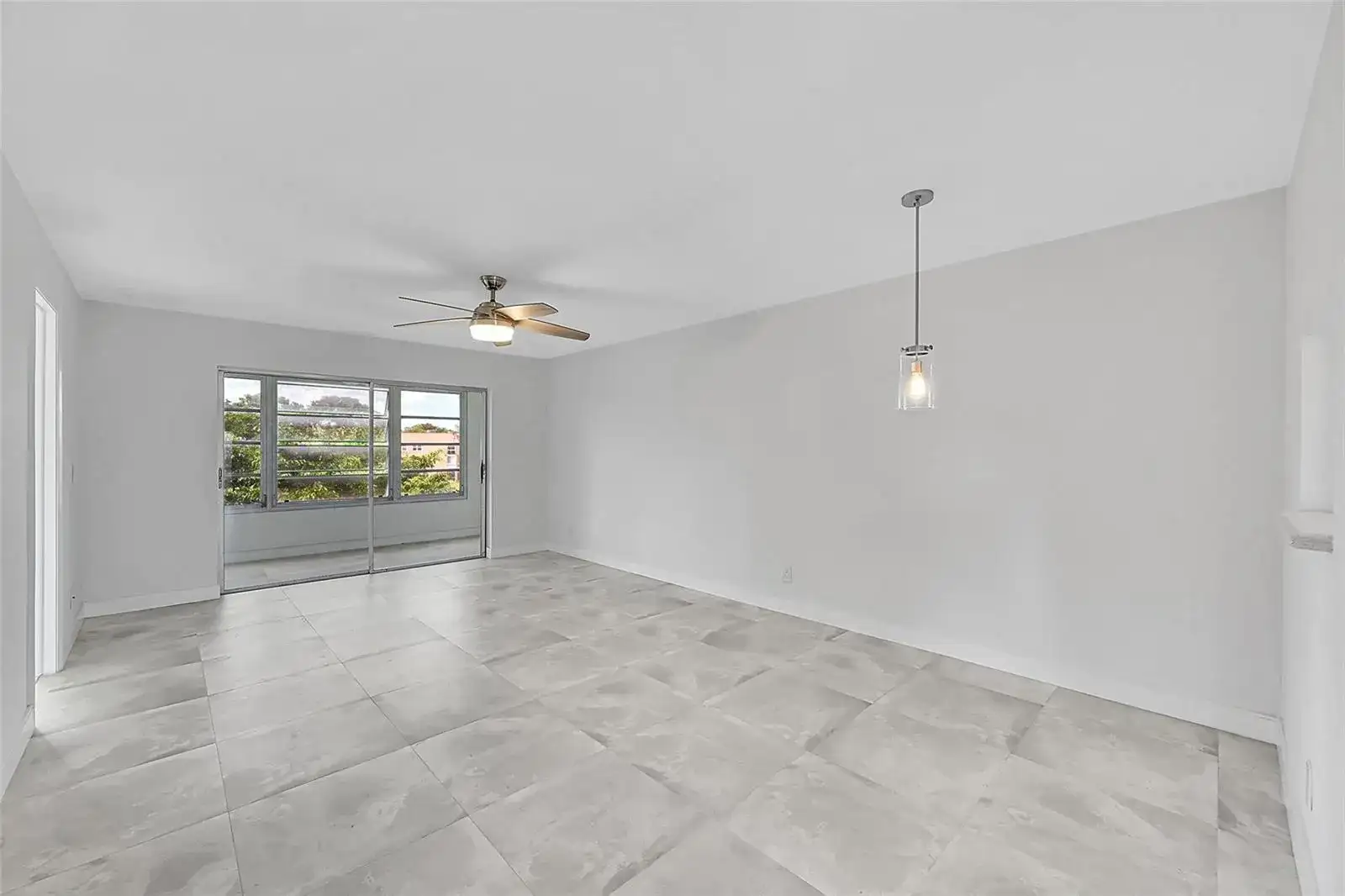 9761 Sunrise Lakes Boulevard # 301, Sunrise FL 33322 photo 4