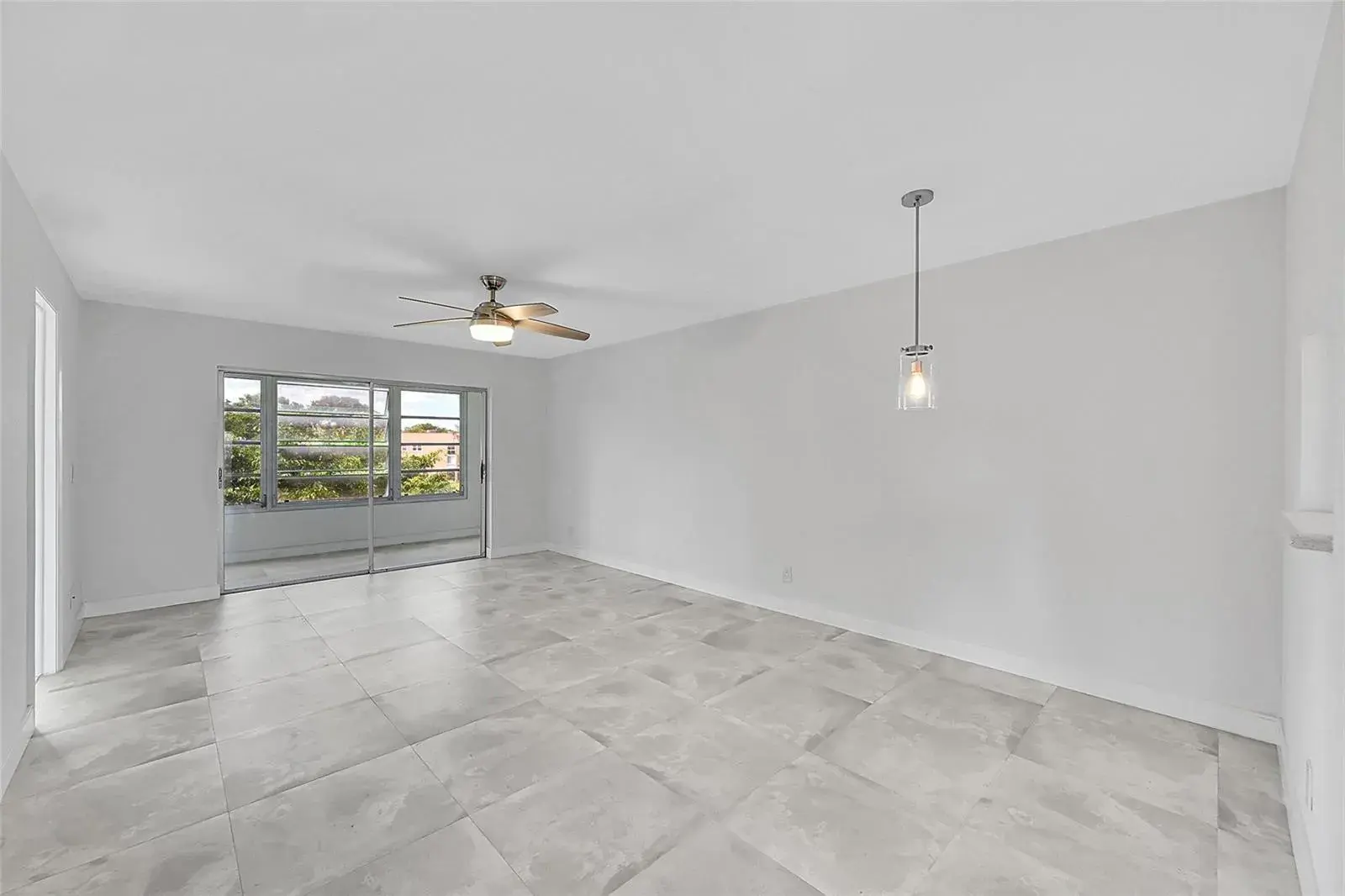 9761 Sunrise Lakes Boulevard # 301, Sunrise FL 33322