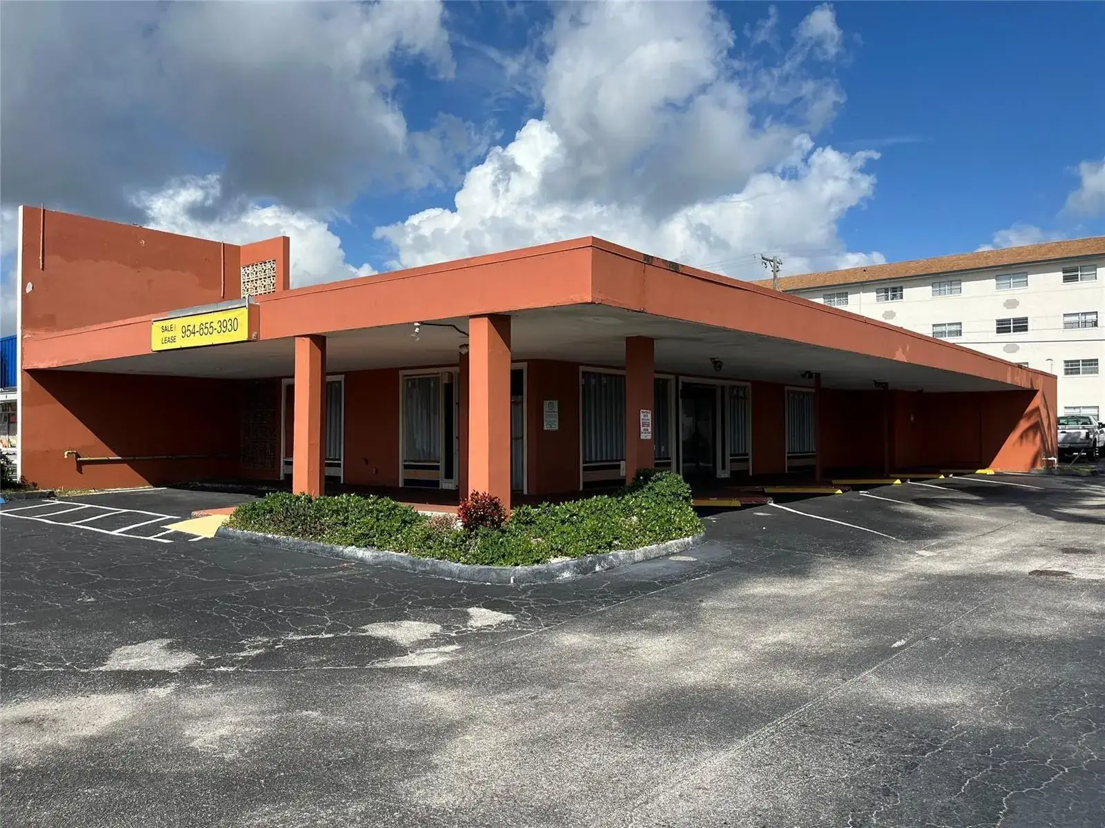 1361 E Commercial Boulevard, Oakland Park FL 33334