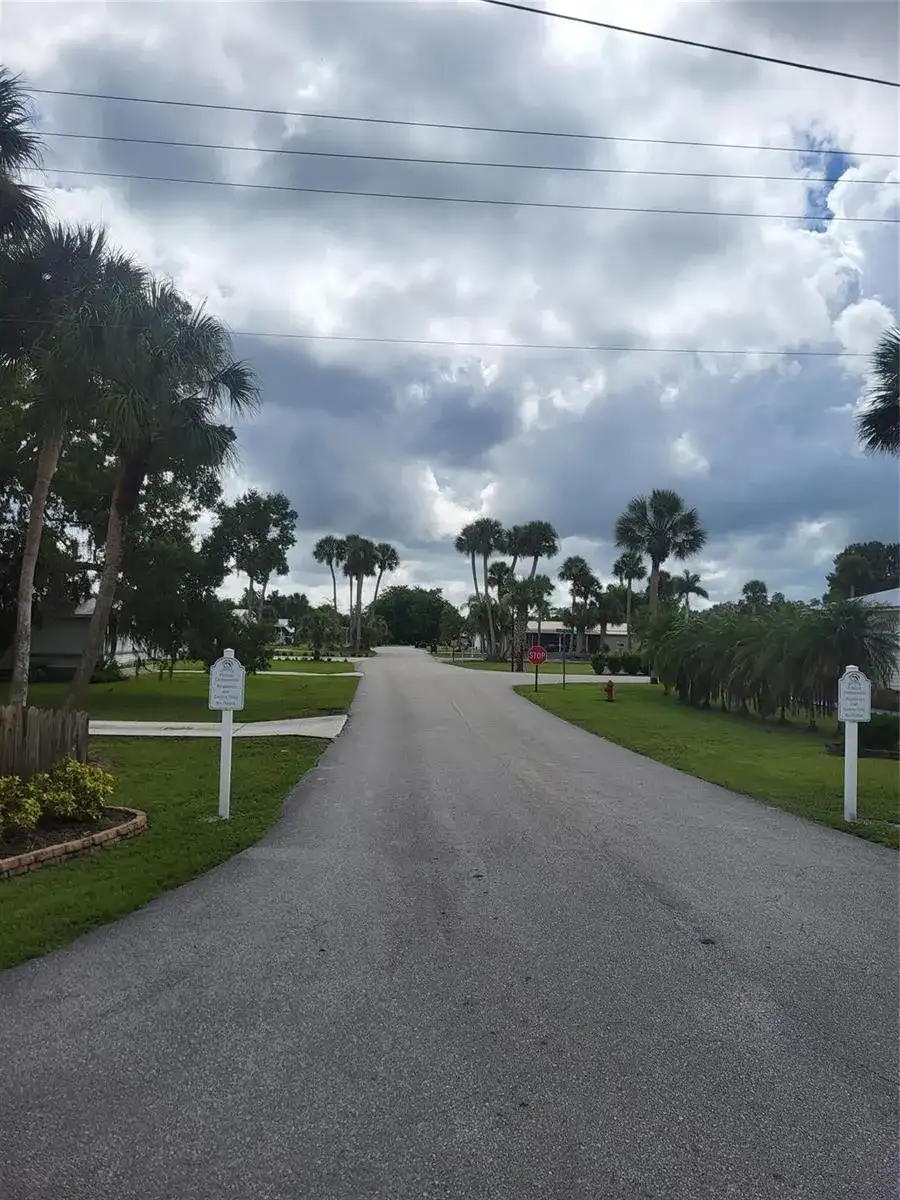 803 & 805 & 805 Big Branch Lane, Moore Haven FL 33471 photo 3