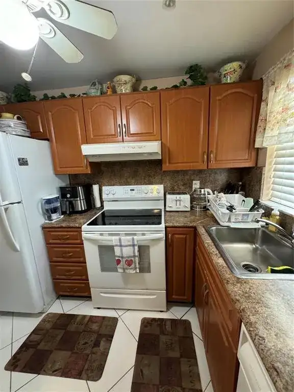 9001 Sunrise Lakes Boulevard # 201, Sunrise FL 33322 photo 3
