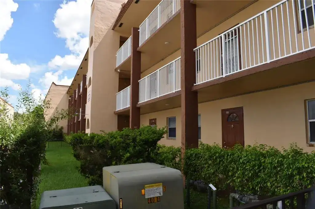9001 Sunrise Lakes Boulevard # 201, Sunrise FL 33322 photo 4