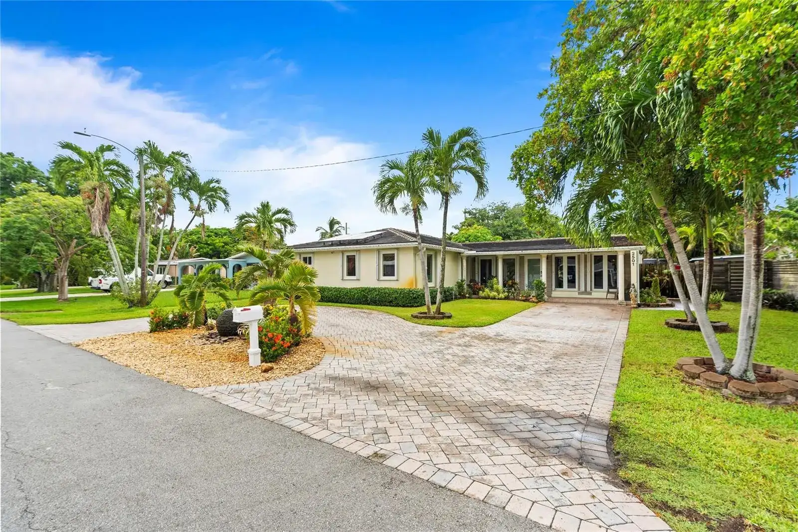2501 NW 8th Avenue, Wilton Manors FL 33311 photo 3