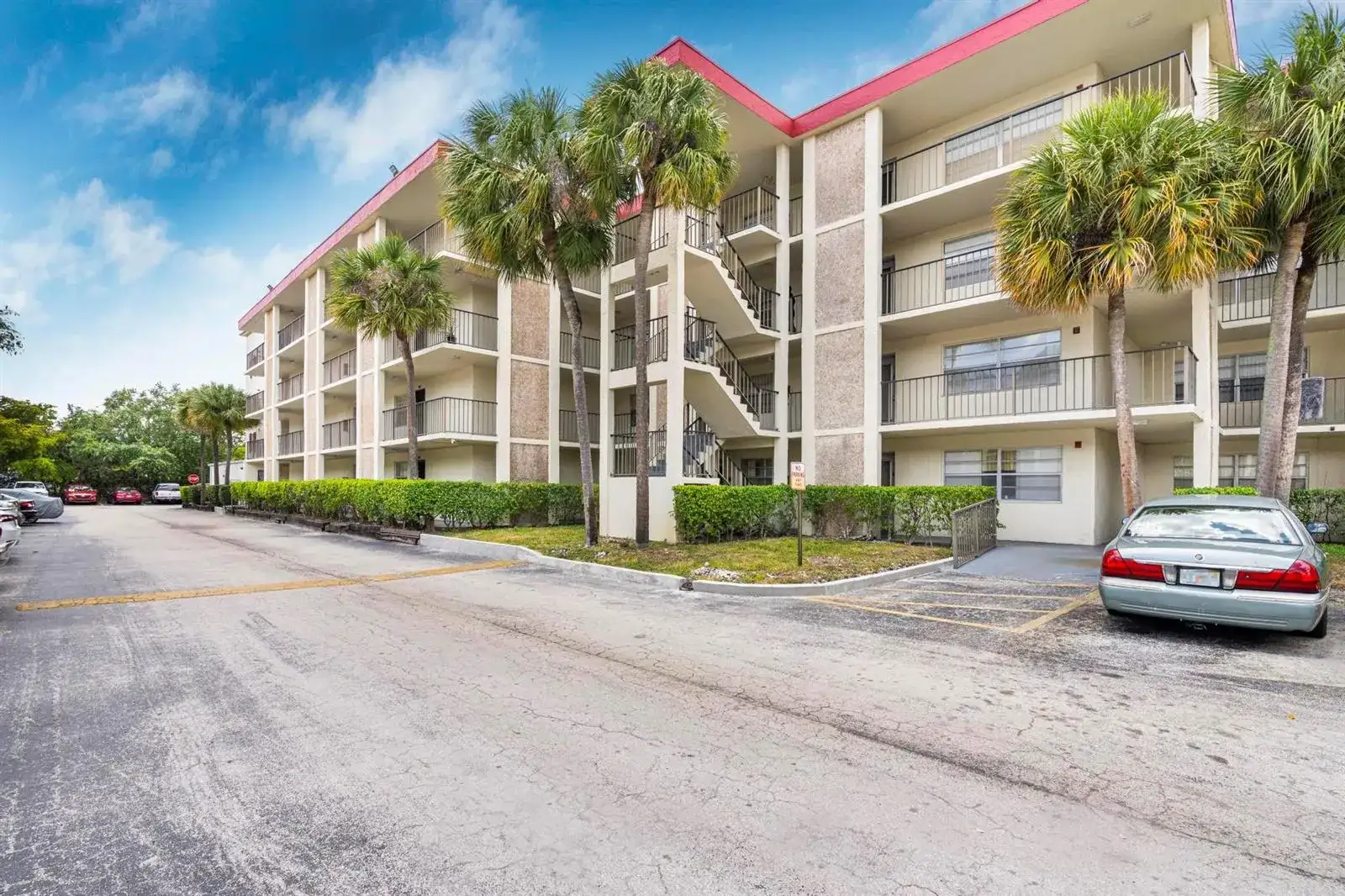 3000 NW 48th Terrace # 423, Lauderdale Lakes FL 33313 photo 3