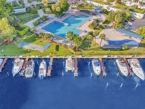 2500 Parkview Drive # 814, Hallandale Beach FL 33009