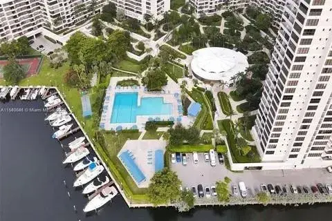 2500 Parkview Drive # 814, Hallandale Beach FL 33009