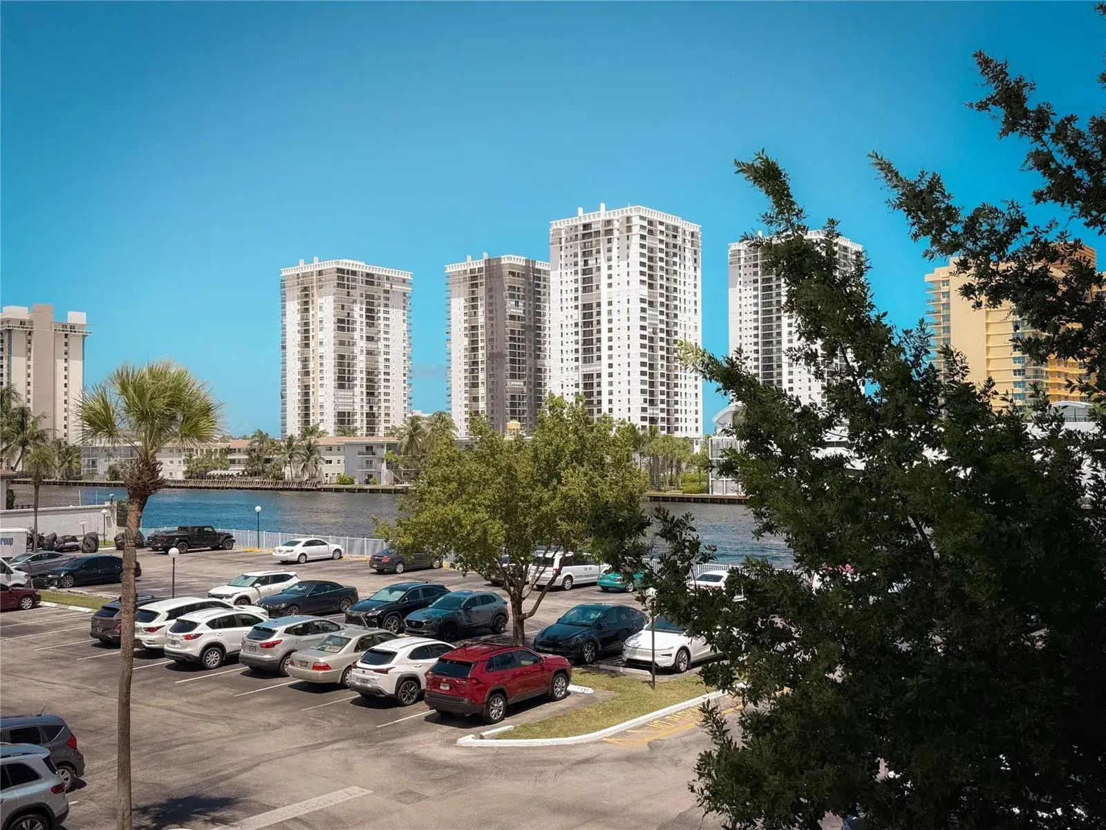 1000 Parkview Drive # 319, Hallandale Beach FL 33009