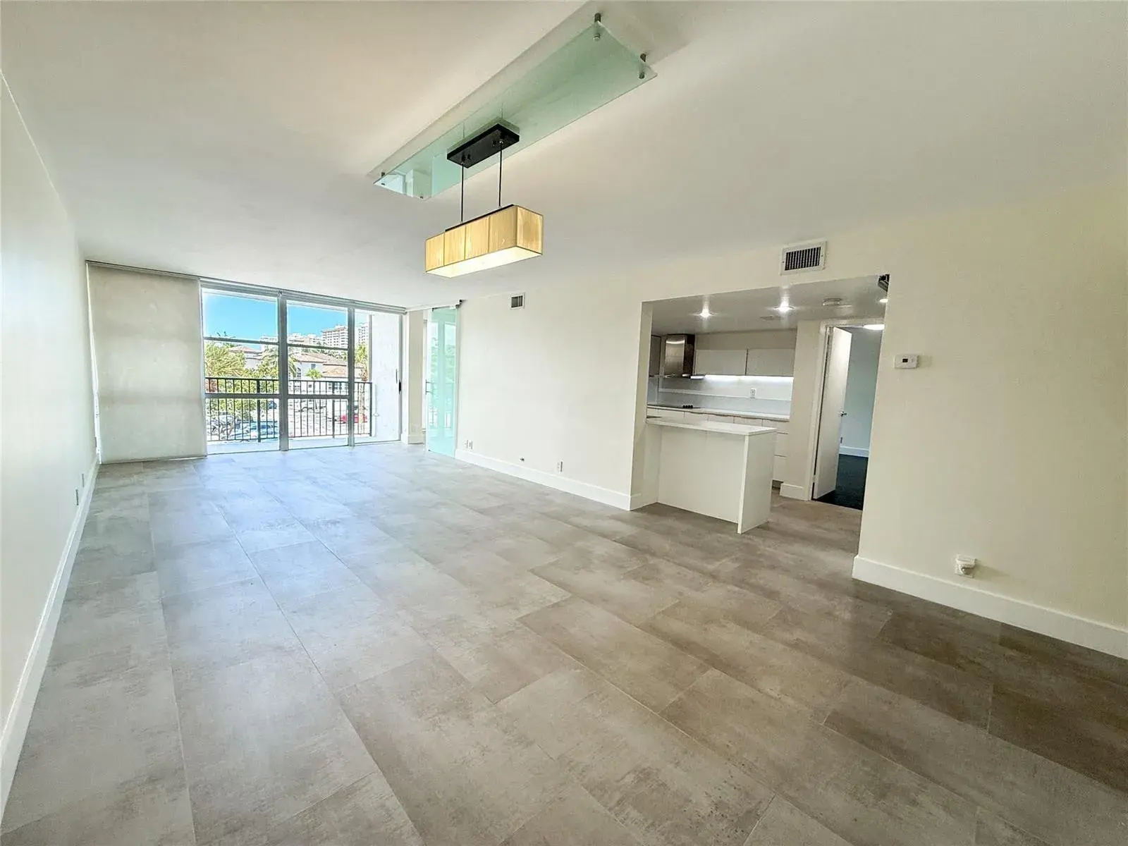 1000 Parkview Drive # 319, Hallandale Beach FL 33009