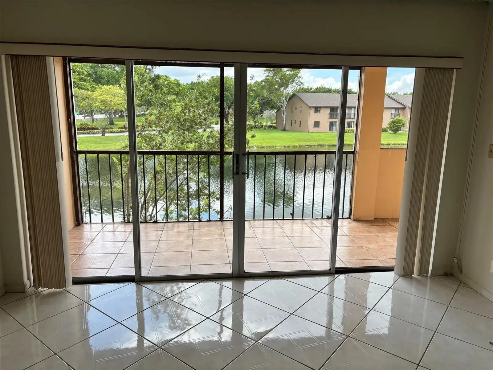 3905 N Nob Hill Road # 205, Sunrise FL 33351