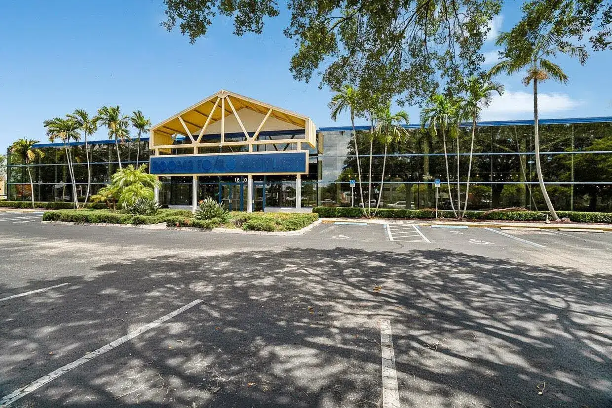 1605 W Oakland Park Boulevard, Oakland Park FL 33311
