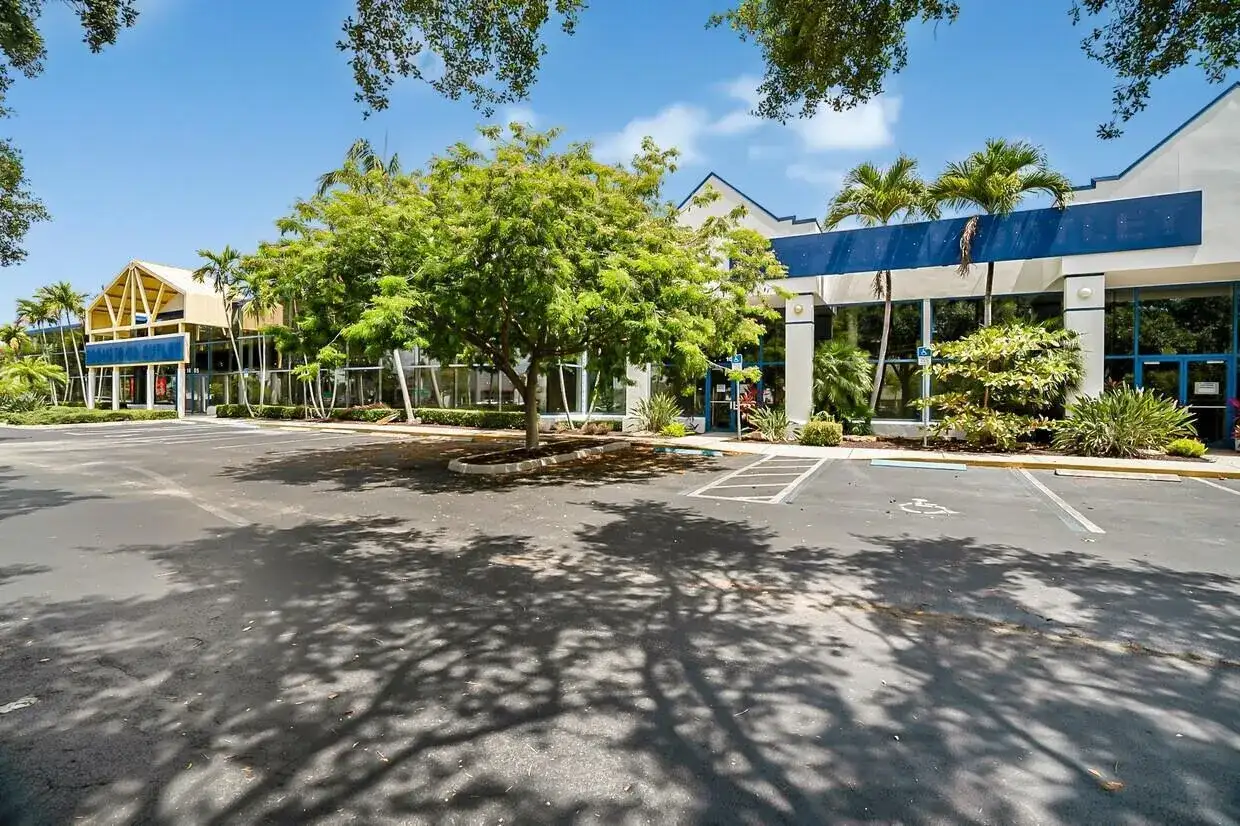 1605 W Oakland Park Boulevard, Oakland Park FL 33311 photo 3