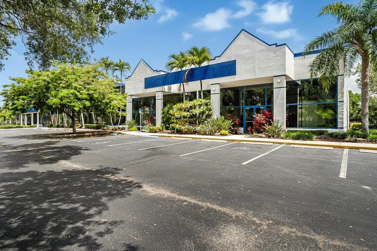 1605 W Oakland Park Boulevard, Oakland Park FL 33311 photo 4