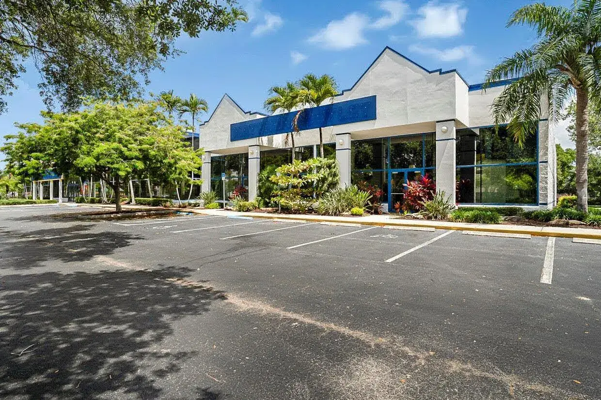 1605 W Oakland Park Boulevard, Oakland Park FL 33311