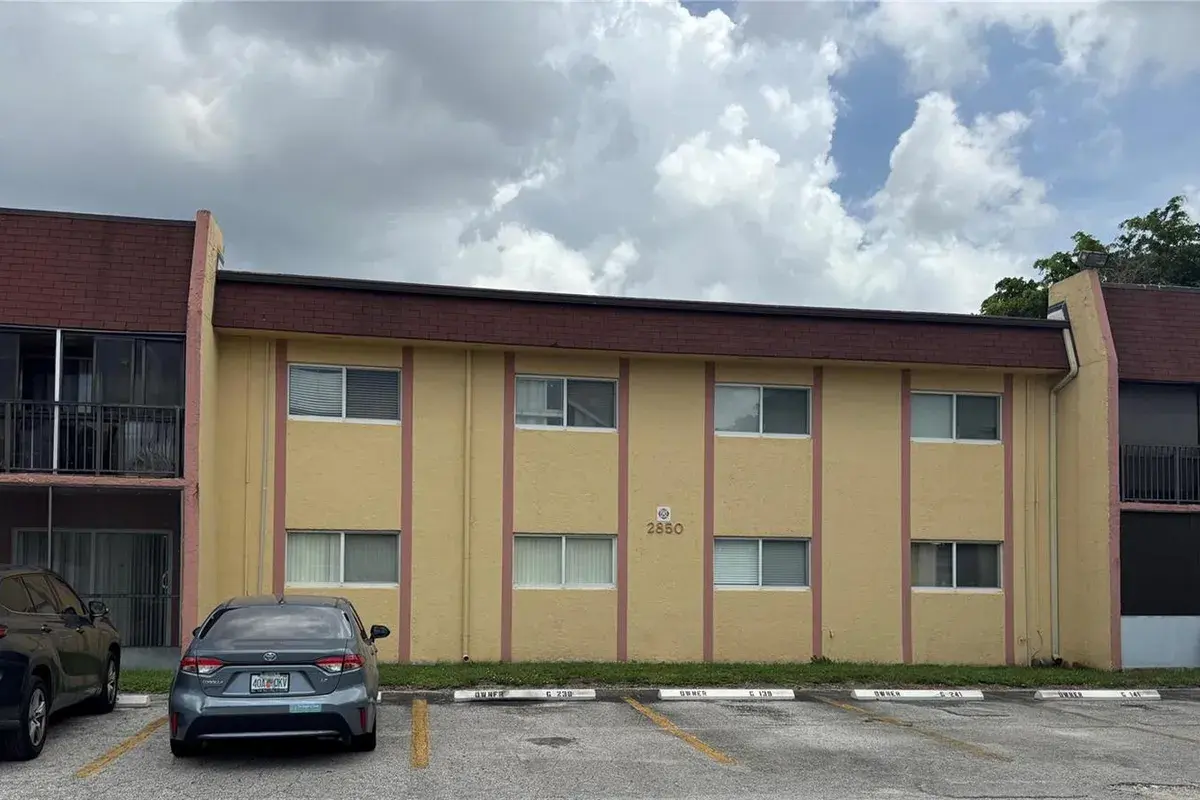 2850 NW 55th Avenue # 2D, Lauderhill FL 33313