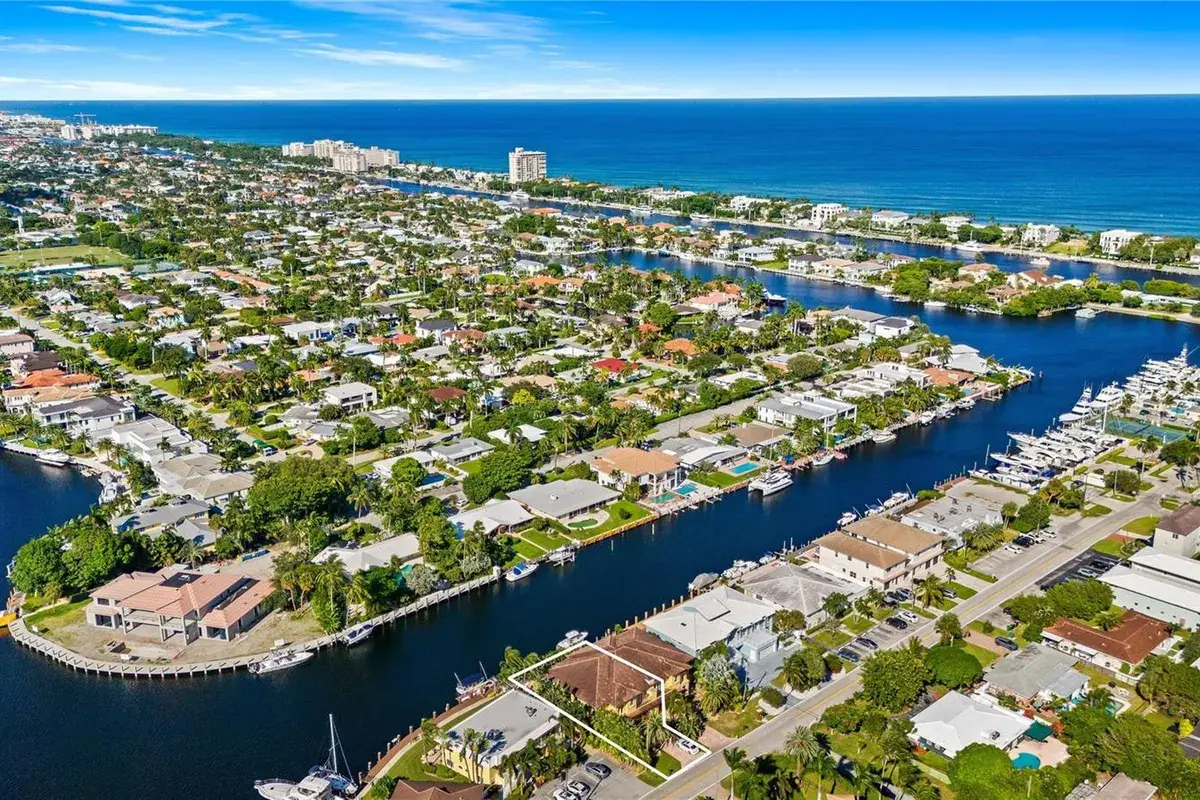 2637 NE 28th Court, Lighthouse Point FL 33064