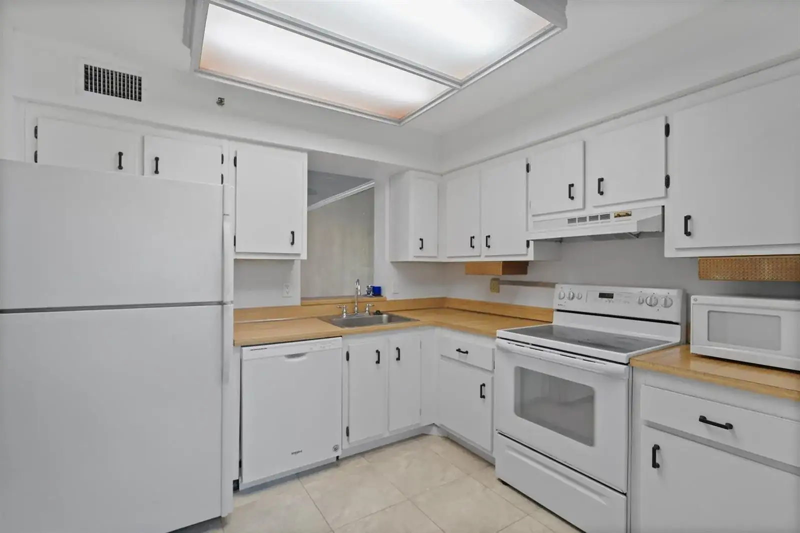 4550 NW 18th Avenue # 301, Deerfield Beach FL 33064 photo 2