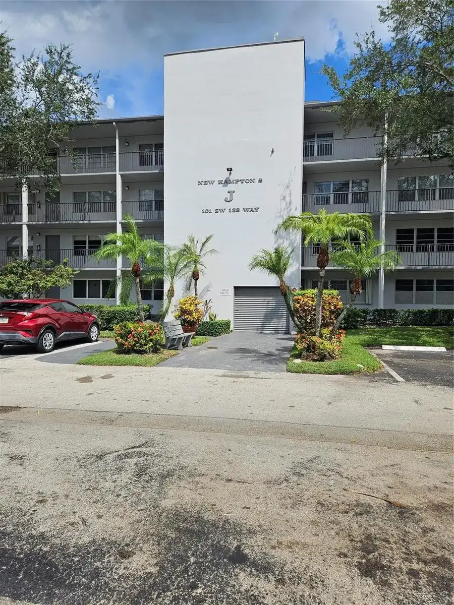 101 SW 132 Way # 218, Pembroke Pines FL 33027