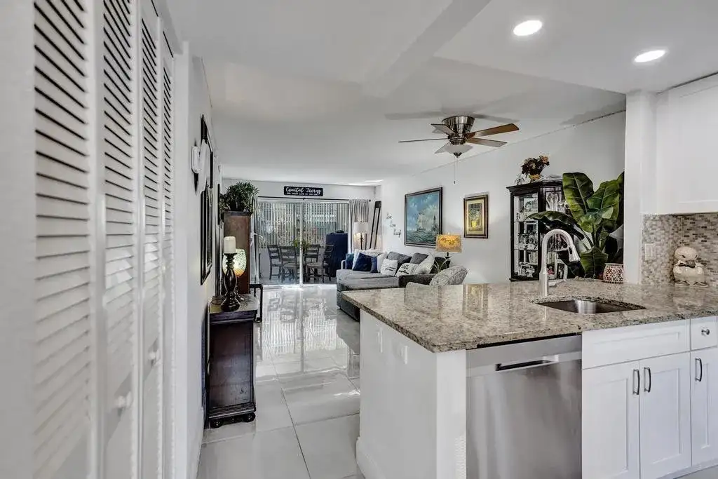 3060 Holiday Springs Boulevard # 106, Margate FL 33063 photo 3