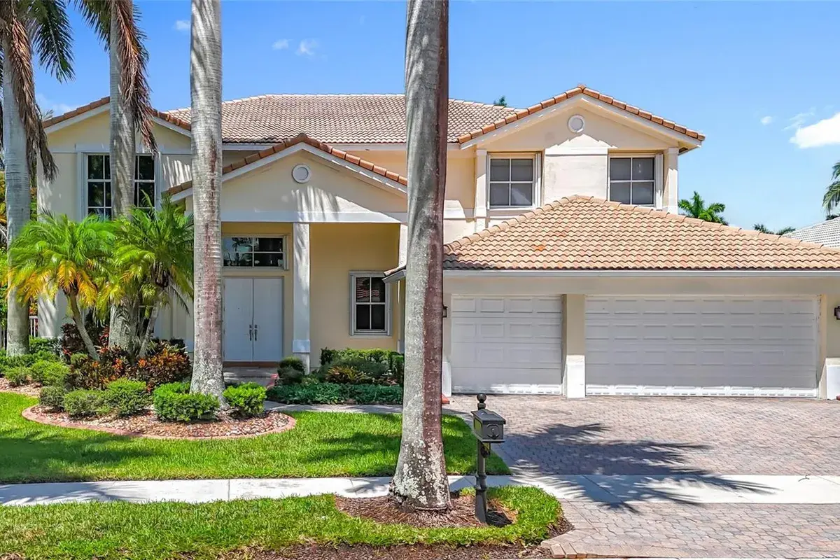 1673 Victoria Pointe Circle, Weston FL 33327