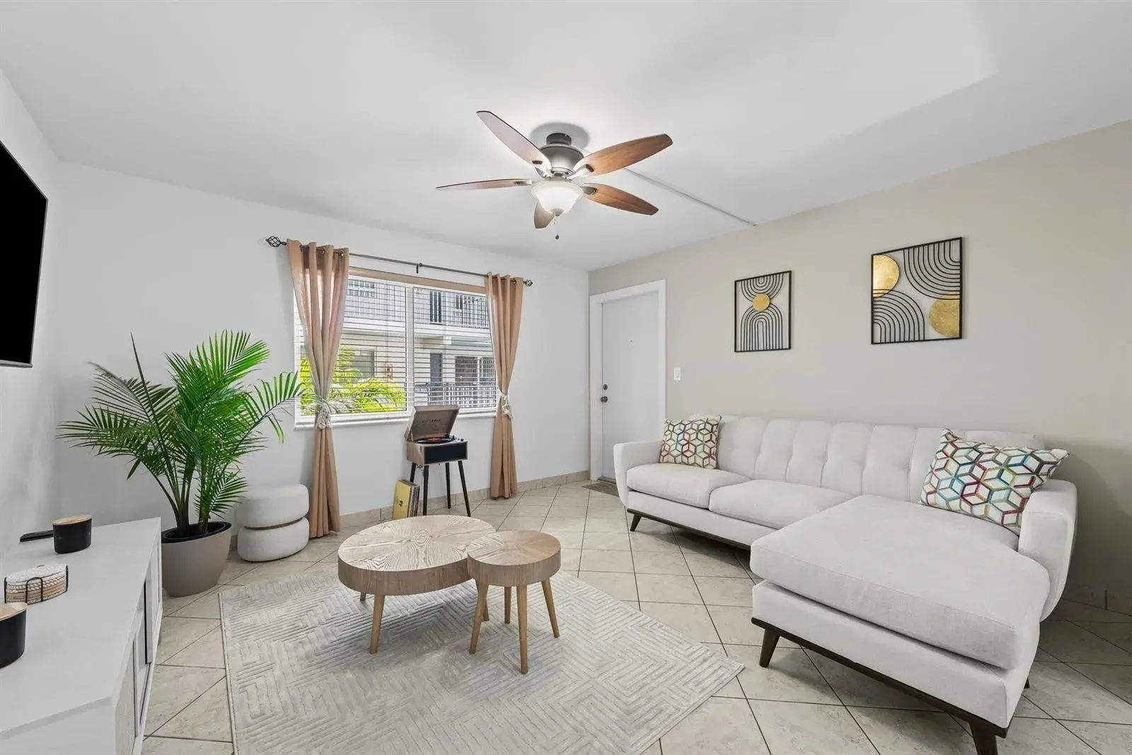 1000 SE 15th Street # 103, Fort Lauderdale FL 33316