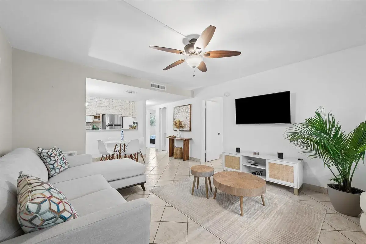 1000 SE 15th Street # 103, Fort Lauderdale FL 33316