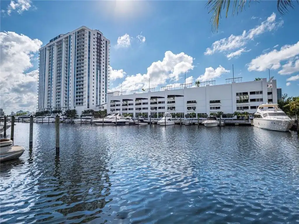 17111 Biscayne Boulevard SLIP 100, North Miami Beach FL 33160 photo 3