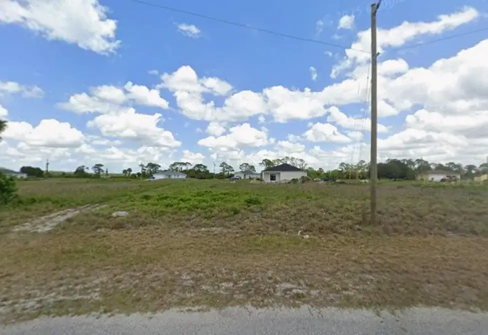 9050 Green Circle, FL 33935 photo 3