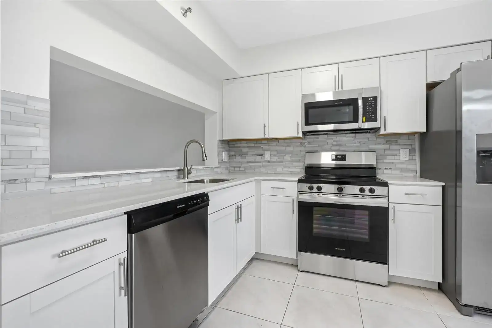 2200 S Cypress Bend Drive # 805, Pompano Beach FL 33069 photo 3