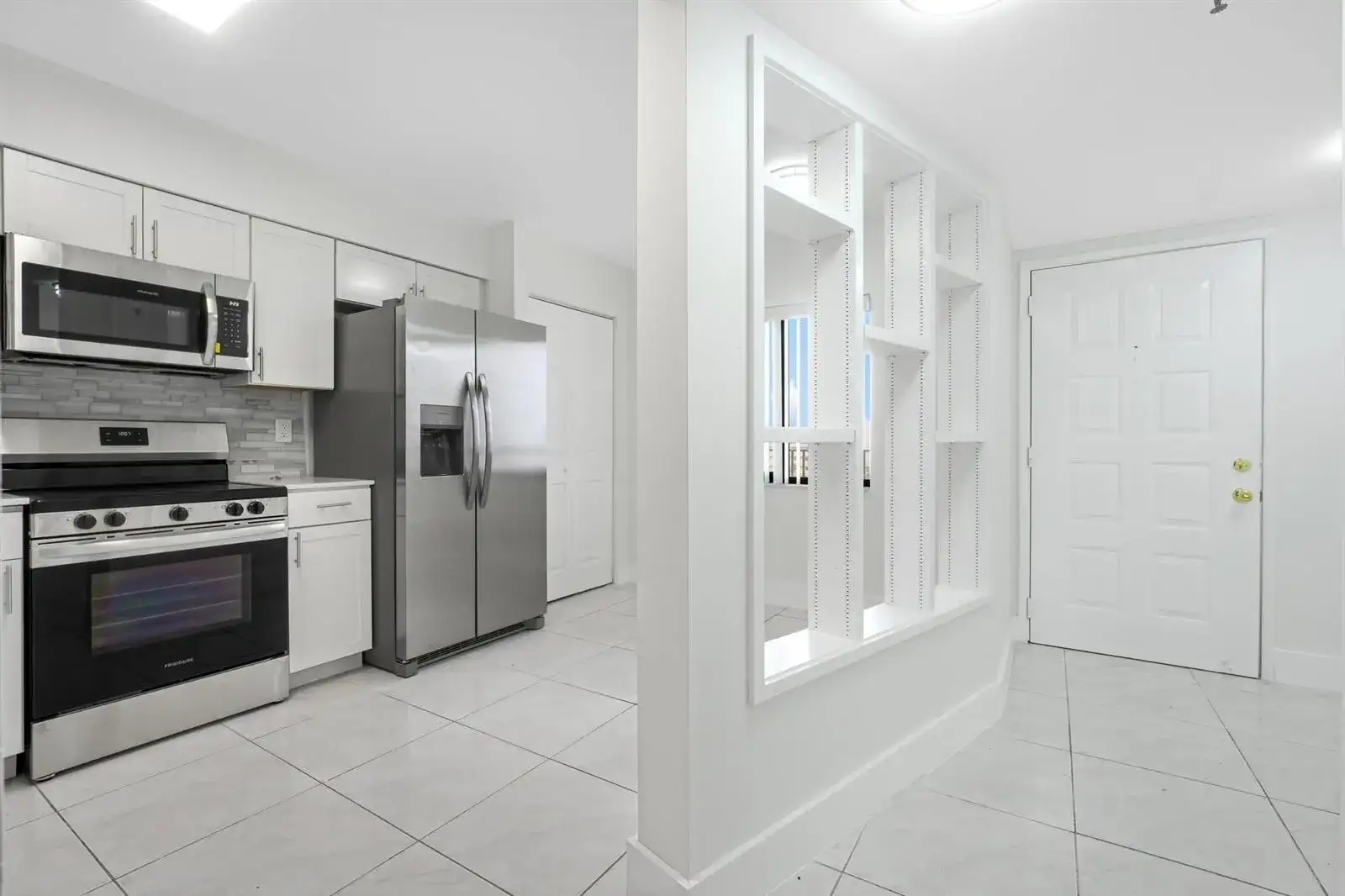 2200 S Cypress Bend Drive # 805, Pompano Beach FL 33069 photo 4