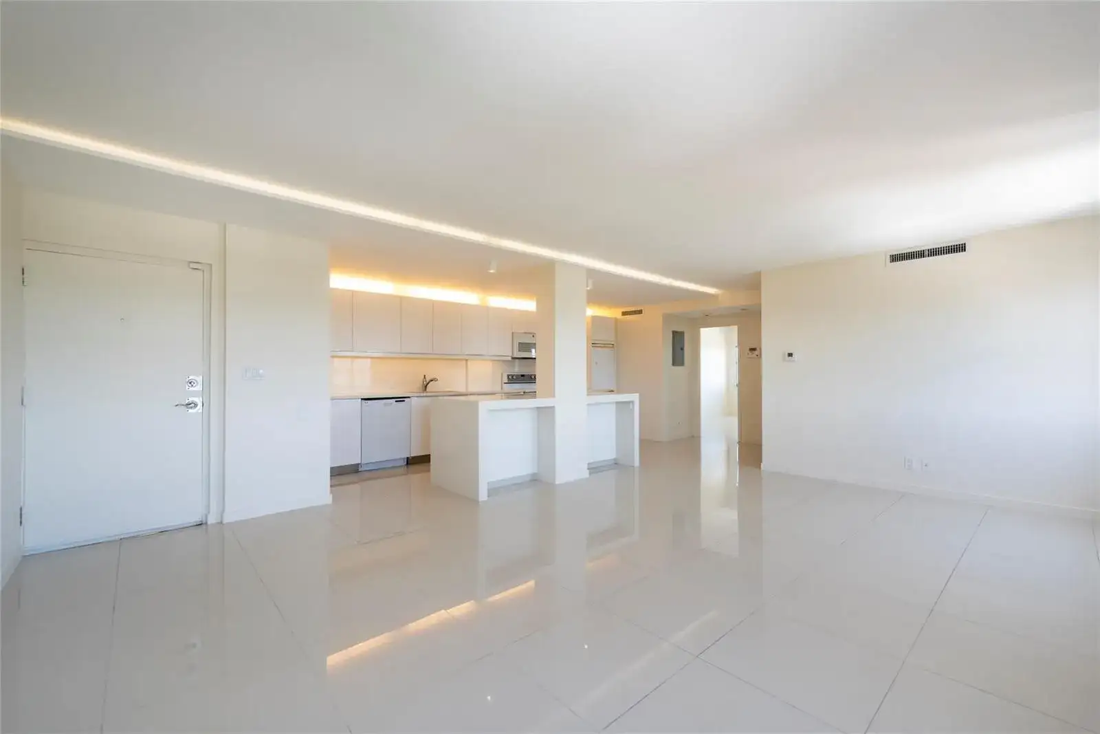 2555 NE 11th Street # 902, Fort Lauderdale FL 33304 photo 3