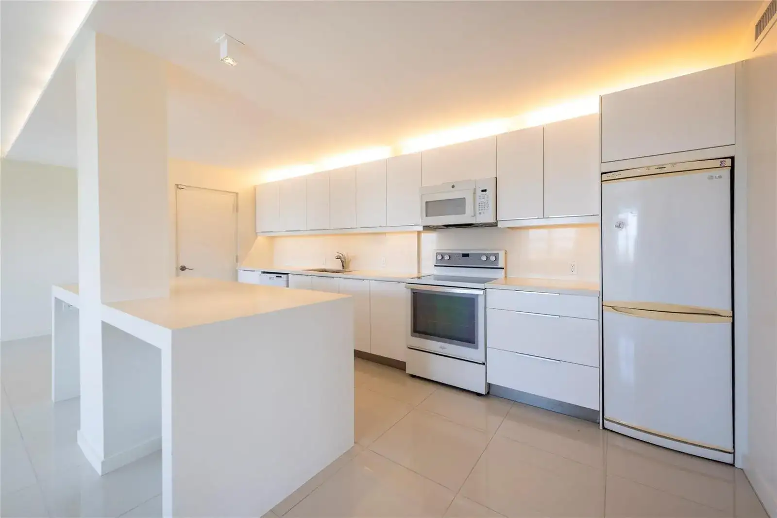 2555 NE 11th Street # 902, Fort Lauderdale FL 33304 photo 4