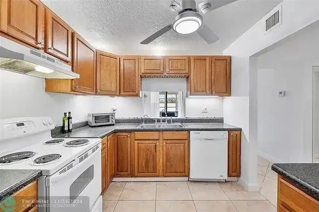 2800 Somerset Drive # J, Lauderdale Lakes FL 33311 photo 2