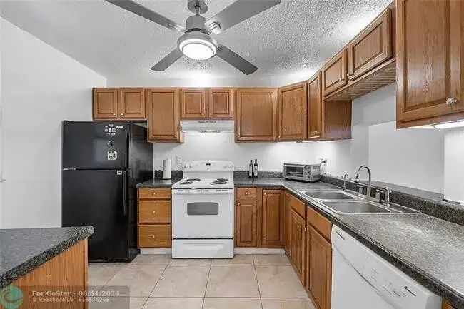 2800 Somerset Drive # J, Lauderdale Lakes FL 33311 photo 3