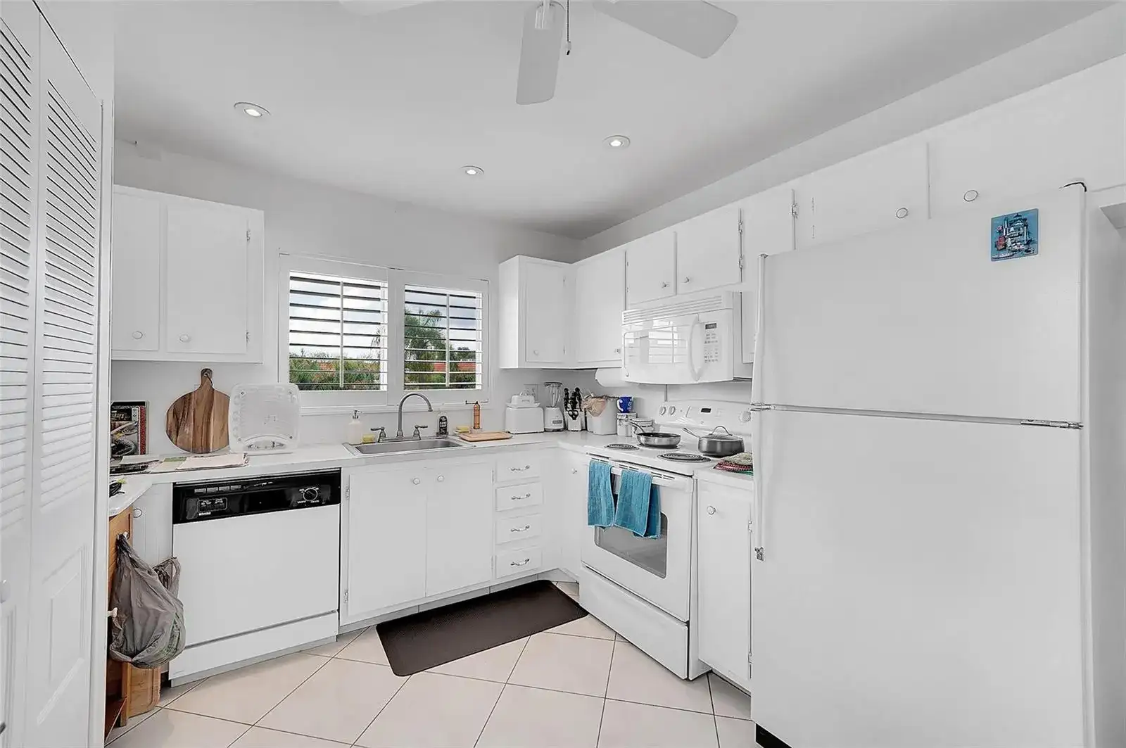 9481 Sunrise Lakes Boulevard # 310, Sunrise FL 33322 photo 3