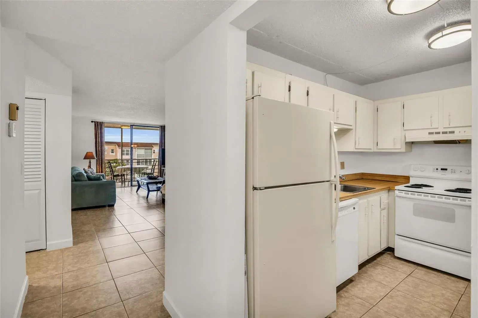2840 Somerset Drive # 403, Lauderdale Lakes FL 33311