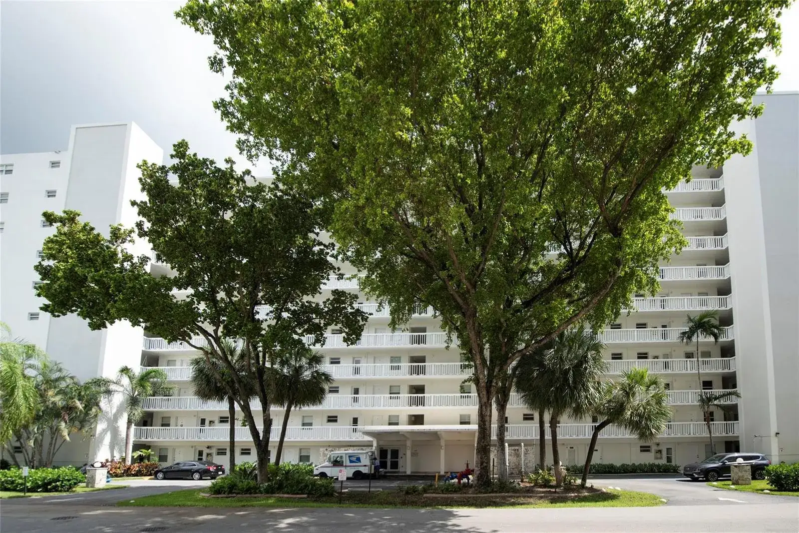 2555 NE 11th Street # 302, Fort Lauderdale FL 33304