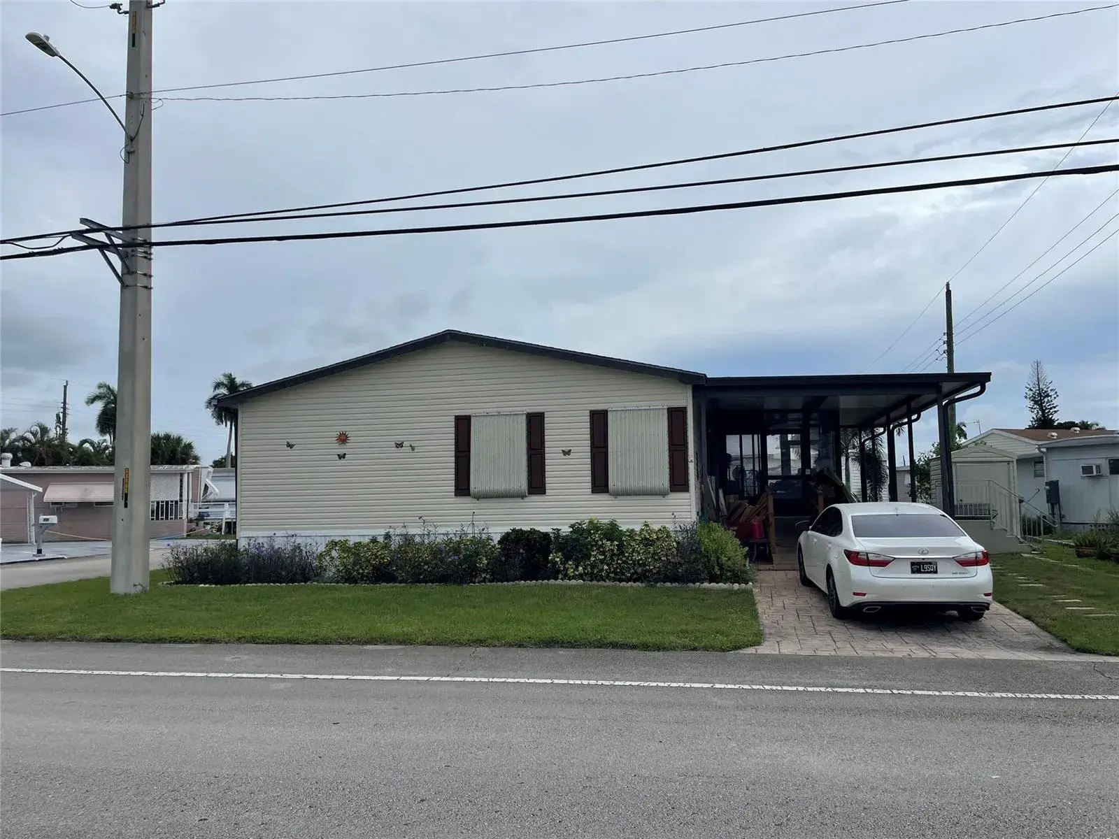 8580 SW 17th Street, Davie FL 33324