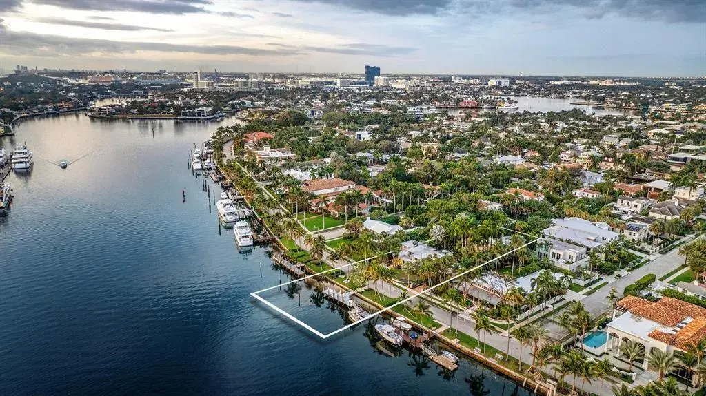 615 Idlewyld Drive, Fort Lauderdale FL 33301