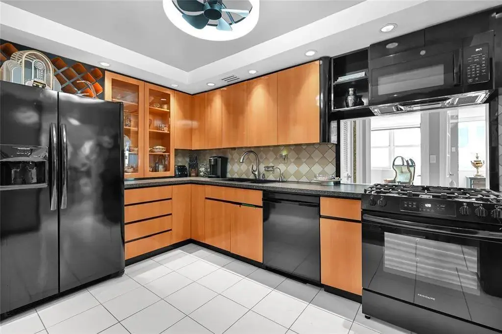2030 S Ocean Drive # 2027, Hallandale Beach FL 33009