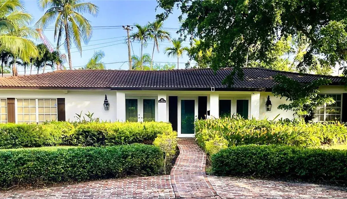 1612 E Lake Drive, Fort Lauderdale FL 33316