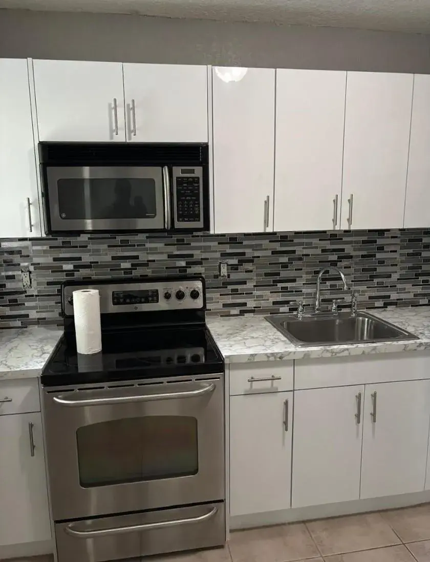 407 SE 3rd Avenue # B, Hallandale Beach FL 33009