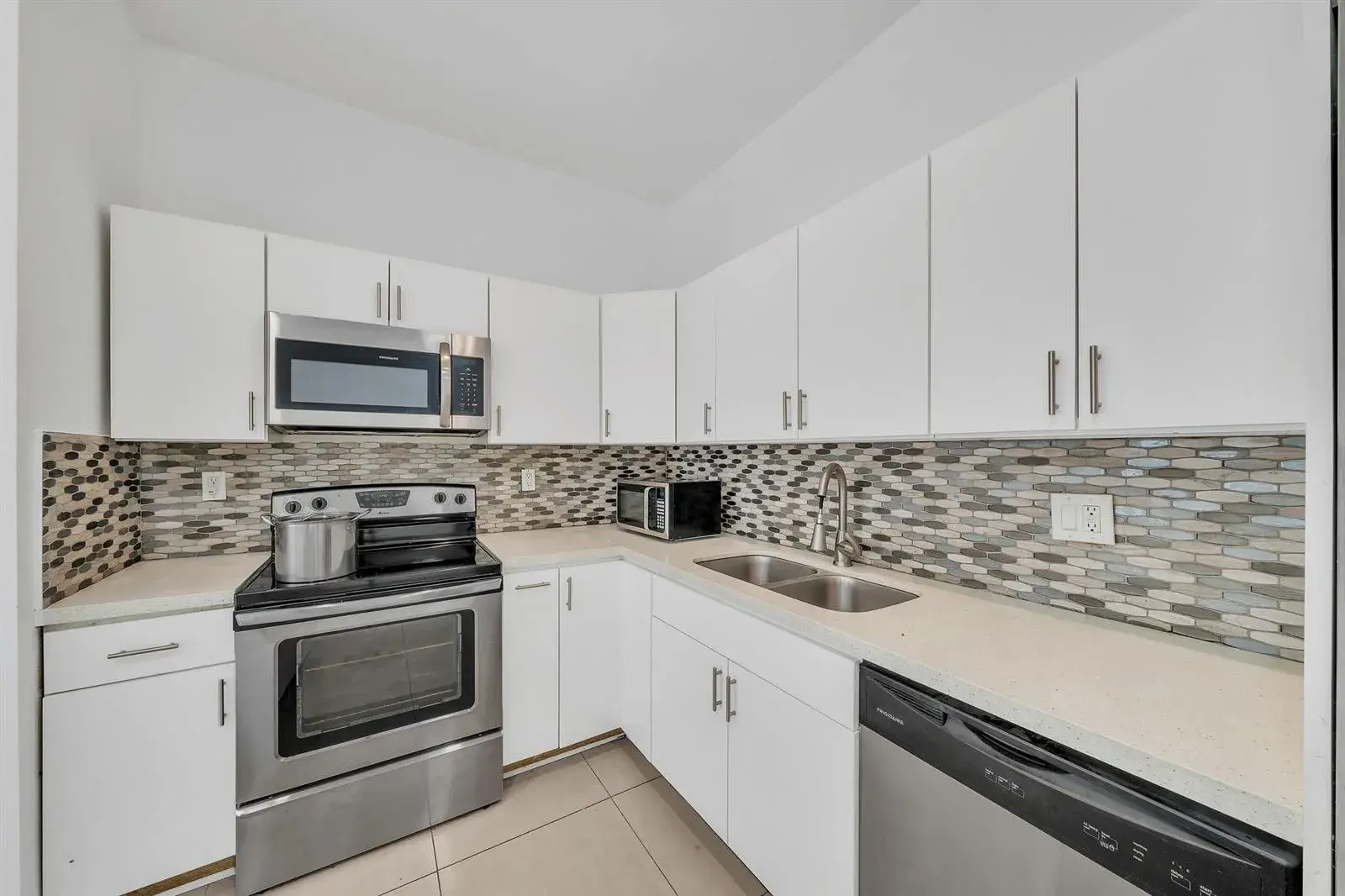 16010 NE 5th Avenue, Miami FL 33162