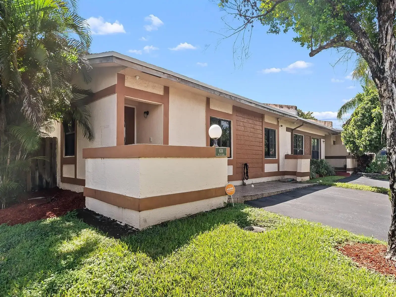 6314 NW 29th Court, Sunrise FL 33313 photo 2