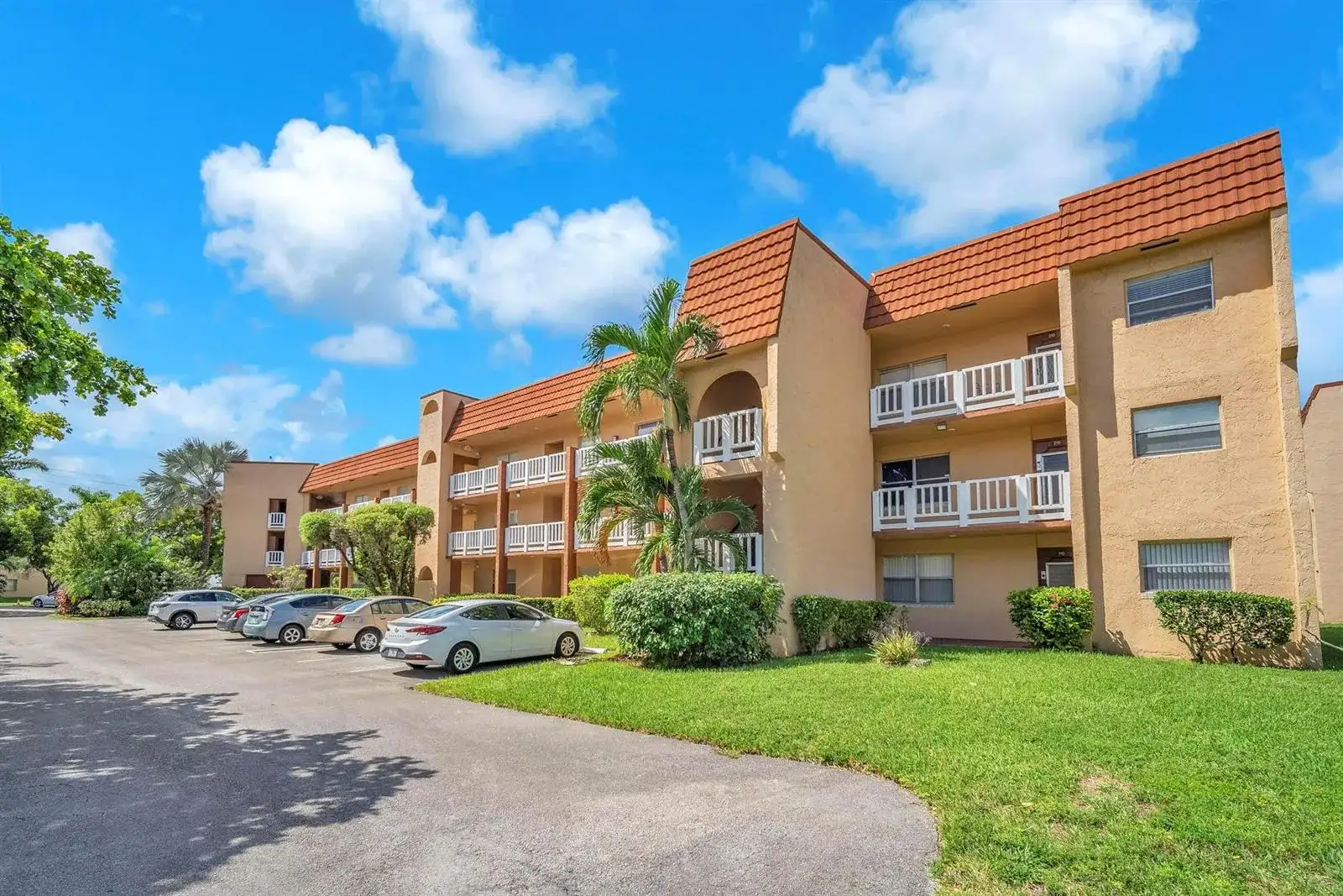 9301 Sunrise Lakes Boulevard # 207, Sunrise FL 33322 photo 2