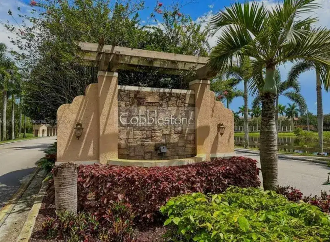 817 SW 147th Avenue # 1404, Pembroke Pines FL 33027